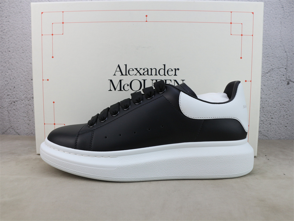 ALEXANDER MCQUEEN Black White Oversized Sneakers 553680WHGP51070